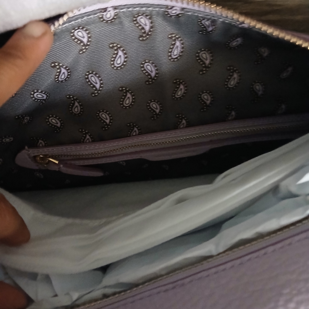 Lavender Leather VEra Bradley Handbag - Picture 4 of 10